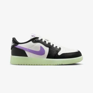 JORDAN | AIR JORDAN 1 LOW RETRO (GS) { BLACK RASPBERRY